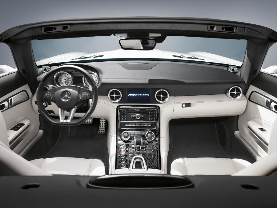  Mercedes-Benz SLS AMG Roadster 2012 года  (фото 8 из 198)
